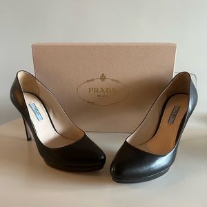 Like new. Black parada heels. Size 39.5